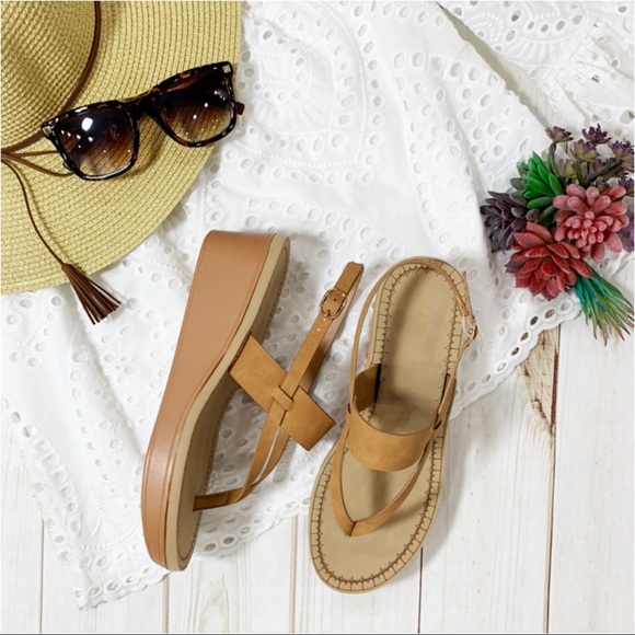 ✨LAST PAIR✨Nude thong wedge sandal - Picture 4 of 5